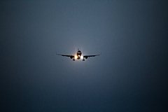Летевший из России в Египет самолет резко сменил курс и сел в другом месте Летевший из России в Египет самолет резко сменил курс и сел в другом месте