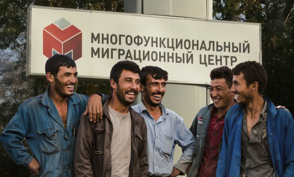 Российские чиновники пошли на поводу у мигрантов: нелегалам продлили срок пребывания до сентября Российские чиновники пошли на поводу у мигрантов: нелегалам продлили срок пребывания до сентября