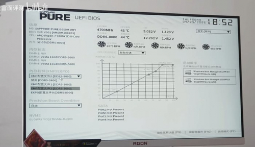 Материнская плата SAPPHIRE B650M PURE выполнена в белом цвете
