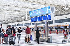 Сотни россиян отметили День Победы в аэропорту Антальи Сотни россиян отметили День Победы в аэропорту Антальи