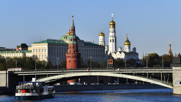 Песков назвал планы властей по развитию новых регионов амбициозными