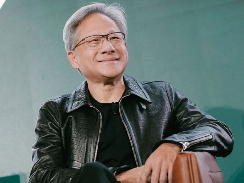 Генеральный директор NVIDIA продал 100 тысяч акций компании почти на $15 миллионов Генеральный директор NVIDIA продал 100 тысяч акций компании почти на $15 миллионов