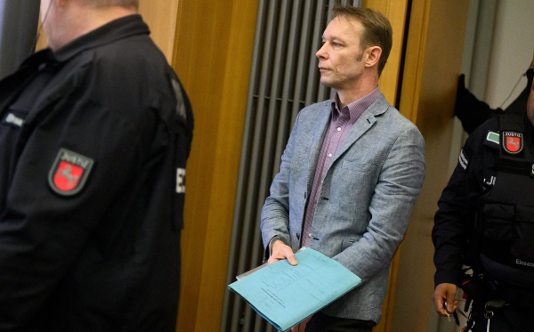 «Она не кричала». Насильник похитил трехлетнюю туристку под носом у родителей. Почему за 18 лет он так и не понес наказания? «Она не кричала». Насильник похитил трехлетнюю туристку под носом у родителей. Почему за 18 лет он так и не понес наказания?