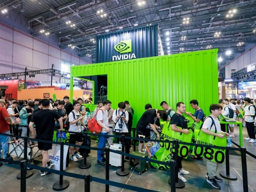 Китайские геймеры стоят в очередях, чтобы купить GeForce RTX 5070/5080 Founders Edition Китайские геймеры стоят в очередях, чтобы купить GeForce RTX 5070/5080 Founders Edition