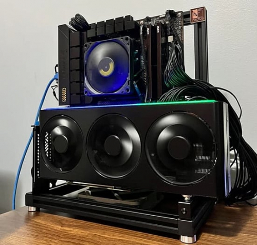 Лист винила превратил SAPPHIRE RX 7800 XT NITRO+ в абсолютно чёрную видеокарту Лист винила превратил SAPPHIRE RX 7800 XT NITRO+ в абсолютно чёрную видеокарту