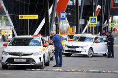 Муж и жена опоздали в аэропорт из-за грубости таксиста и отсудили десятки тысяч рублей Муж и жена опоздали в аэропорт из-за грубости таксиста и отсудили десятки тысяч рублей