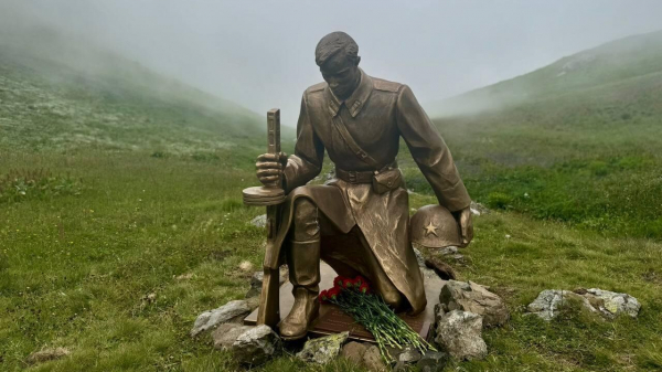 На перевале Аишха в Сочи открыли памятник защитникам в честь 80-летия Победы