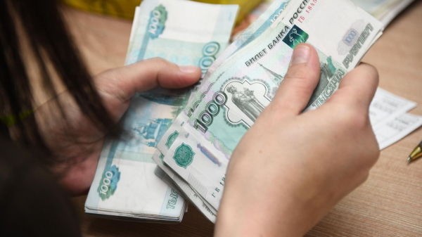 Центробанк: россияне стали чаще снимать наличные из-за отключений Интернета