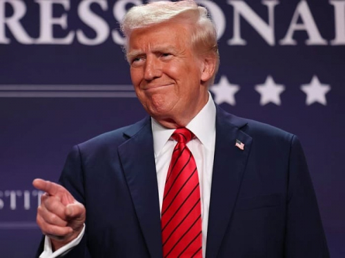 Трамп рассматривает возможность введения 300% тарифа на полупроводники Трамп рассматривает возможность введения 300% тарифа на полупроводники