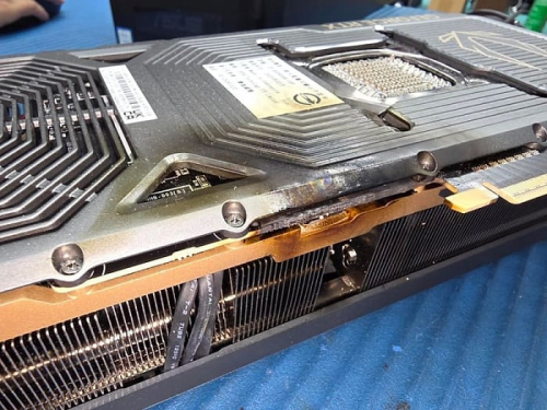 ZOTAC GeForce RTX 5090 загорелась во время игры в Battlefield 6 ZOTAC GeForce RTX 5090 загорелась во время игры в Battlefield 6