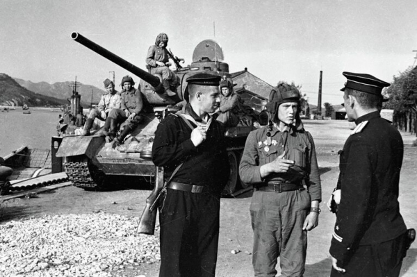 Победа, запечатленная на фото. Последний аккорд Великой войны