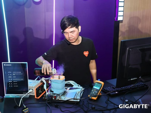 Ryzen 7 9800X3D покорил 7.31 GHz на плате GIGABYTE X870 AORUS Tachyon ICE