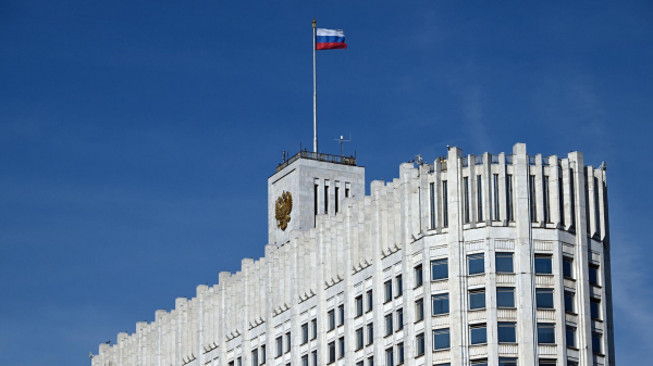 Кабмин перераспределит 1,3 млрд рублей на выплаты семьям с низкими доходами