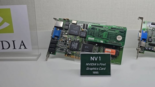 Любитель железа показал коллекцию видеокарт из флагманов AMD и NVIDIA Любитель железа показал коллекцию видеокарт из флагманов AMD и NVIDIA
