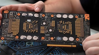 Первый разбор китайского ускорителя ИИ Huawei Atlas 300I Duo с двумя процессорами Первый разбор китайского ускорителя ИИ Huawei Atlas 300I Duo с двумя процессорами