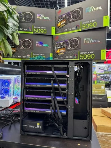 Четыре видеокарты ROG Astral RTX 5090 занимают всё пространство рабочей станции Четыре видеокарты ROG Astral RTX 5090 занимают всё пространство рабочей станции