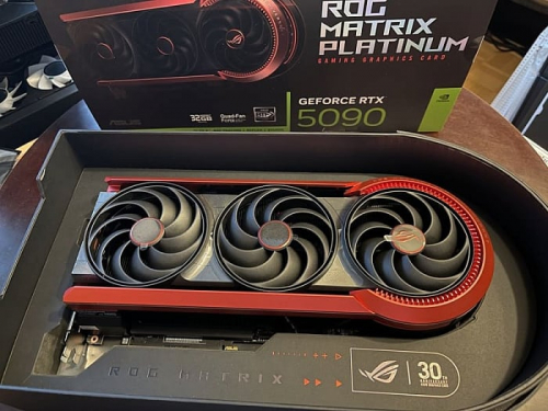 Первая распаковка лимитированной видеокарты ASUS ROG Matrix Platinum RTX 5090