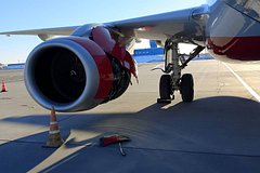 Самолет с 90 пассажирами на борту аварийно посадили в российском аэропорту Самолет с 90 пассажирами на борту аварийно посадили в российском аэропорту