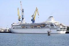 Пенсионерам предложили купить каюты на новом роскошном лайнере за 42 миллиона рублей Пенсионерам предложили купить каюты на новом роскошном лайнере за 42 миллиона рублей