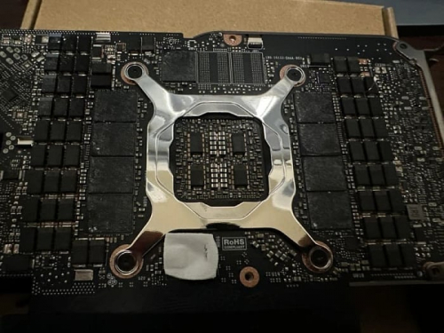 Покупатель двух GeForce RTX 3080 Ti FE обнаруживает у видеокарт 20 Гбайт памяти Покупатель двух GeForce RTX 3080 Ti FE обнаруживает у видеокарт 20 Гбайт памяти