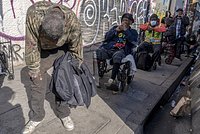 Турист в Нью-Йорке наклонился завязать шнурки и получил ножевое ранение Турист в Нью-Йорке наклонился завязать шнурки и получил ножевое ранение