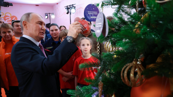 Путин передал привет 7-летнему мальчику, чье желание исполнил на "Елке желаний" Путин передал привет 7-летнему мальчику, чье желание исполнил на "Елке желаний"