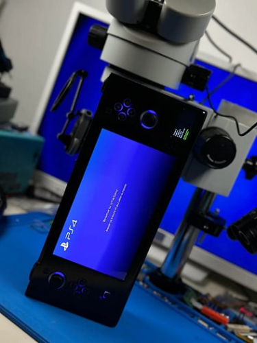 Энтузиаст превратил Sony PlayStation 4 Slim в портативную консоль