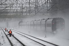 Полсотни поездов встали на юге России из-за снега