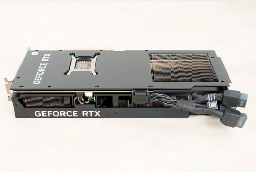 Dell предпочитает намертво фиксировать разъём 12V-2x6 в своих готовых ПК Dell предпочитает намертво фиксировать разъём 12V-2x6 в своих готовых ПК
