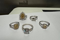 Иностранка привезла в Россию украшения на 18,5 миллиона рублей и попалась в аэропорту