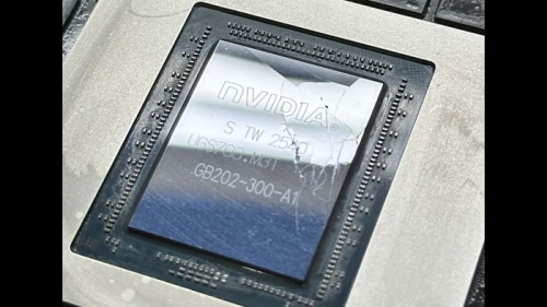 Оверклокер случайно сжигает лимитированную MSI RTX 5090 Lightning Z во время разгона Оверклокер случайно сжигает лимитированную MSI RTX 5090 Lightning Z во время разгона