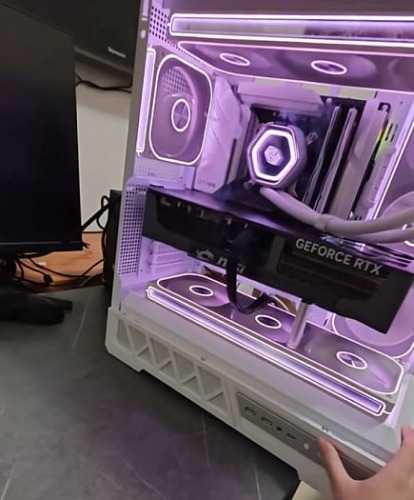 Пользователь запечатлел момент возгорания игрового флагмана GeForce RTX 5090 Пользователь запечатлел момент возгорания игрового флагмана GeForce RTX 5090
