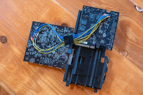 Разбор внешней видеокарты RTX 5060 Ti AORUS AI BOX подтверждает наличие двух плат