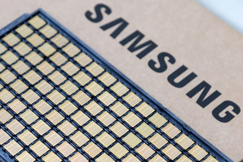 Samsung объявила о начале массового производства стеков HBM4 Samsung объявила о начале массового производства стеков HBM4