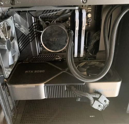 Счастливый пользователь получил подарок от соседа в виде ПК с Core i9-10850K и RTX 3090 Счастливый пользователь получил подарок от соседа в виде ПК с Core i9-10850K и RTX 3090