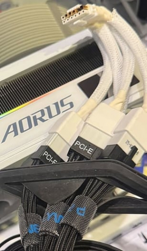 Владелец GeForce RTX 5090 установил лимит TDP на 500 Вт, но это не спасло от горения 12V-2x6 Владелец GeForce RTX 5090 установил лимит TDP на 500 Вт, но это не спасло от горения 12V-2x6