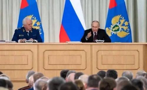 Тыловые коррупционеры под прицелом прокуратуры: Гуцан потребовал проверить, кто из осуждённых «отсиживается в тылу» Тыловые коррупционеры под прицелом прокуратуры: Гуцан потребовал проверить, кто из осуждённых «отсиживается в тылу»