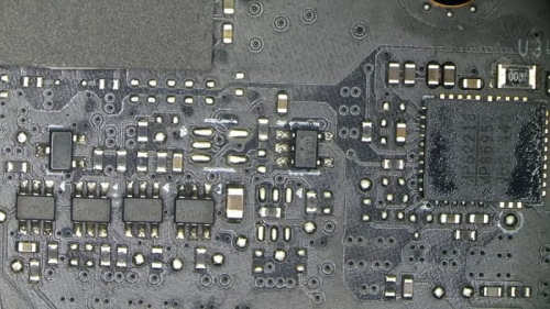 Мастер столкнулся с ранней ревизией RTX 4090, долго пытаясь найти источник проблемы