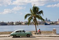 Россиянка описала жизнь на Кубе фразой &laquo;ром и сигары выдают по талонам даже новорожденным&raquo;