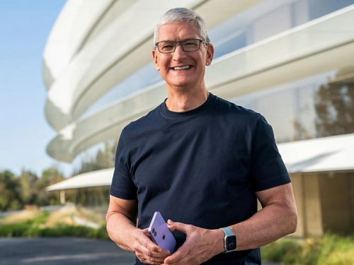 Тим Кук покидает пост генерального директора Apple