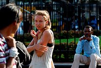 Мужчина изнасиловал потерявшую сознание 71-летнюю туристку на вокзале в Азии