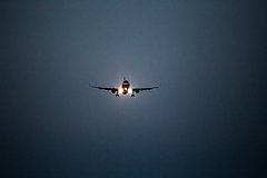 Самолет из ОАЭ начал кружить над российским городом из-за атаки БПЛА